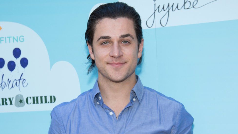 Actor David Henrie at premiere in 2016